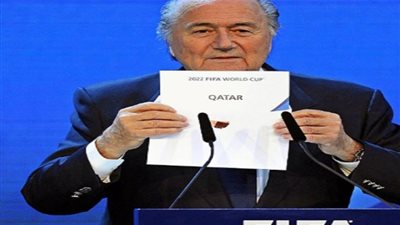 بلاتر يكشف سبب اختيار قطر لتنظيم كأس العالم