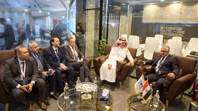 لقاءات مكثفة حول مشروعات الوقودالأخضر داخل جناح اقتصادية قناة السويس