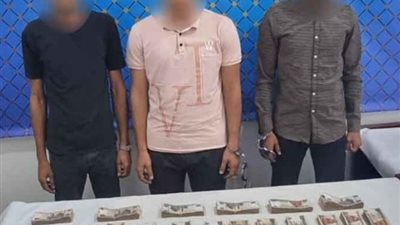 القبض على عاطل انتحل صفة موظف للحصول على أموال من أصحاب المحال بالزي