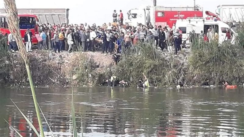 سقوط مينى باص