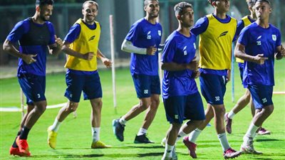 6 لاعبين من الشباب يشاركون في مران المصرى اليوم