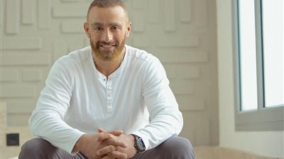 أحمد السقا يواصل بروفات مسرحية 