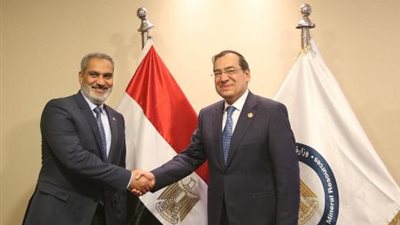 وزير البترول يبحث مع أمين عام 