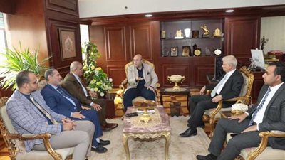 محافظ بني سويف يتابع تنفيذي مشروع مواقف سيارات محور عدلي منصور