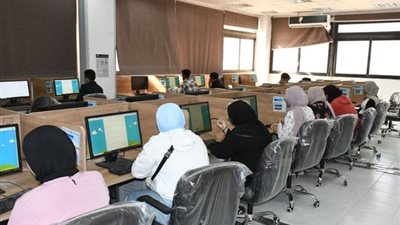 29 ألف طالب يؤدون اختبارات ميد تيرم إلكترونياً بجامعة القناة