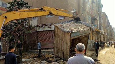 إزالة التعديات على حرم الطرق والأرض الزراعية بالشرقية