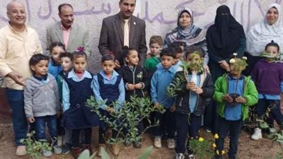 مدير تعليم الخانكة يتابع فعاليات مبادرة اتحضر للأخضر في المدارس