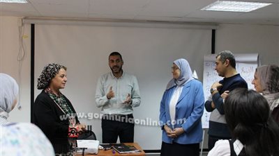 نائب رئيس جامعة أسيوط تتابع سير العمل بالمركز الجامعي للتطوير المهني