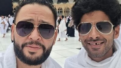 احمد رزق وحمدى الميرغني يؤديان مناسك العمرة