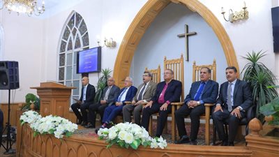 رئيس الطائفة الإنجيلية يشهد تكريم شيوخ وقسوس بكنيسة الملك الصالح