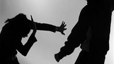 زوجة تصور زوجها أثناء الاعتداء على والدته بالشرقية