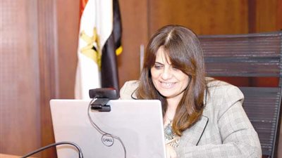 إطلاق تطبيق لتسجيل سيارات المصريين بالخارج