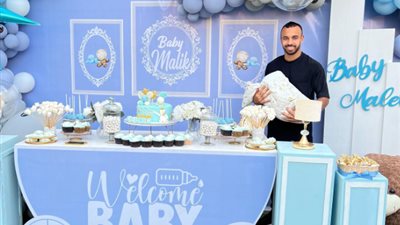 شاهد.. أفشة يحتفل بقدوم مولوده الجديد 