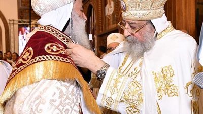 الداودى يهنئ أساقفة قنا ونقادة ودشنا لترقيتهم إلى رتبة مطران