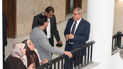 رئيس جامعة القناة يشهد أعمال رفع كفاءة مدرجات كلية الطب.صور