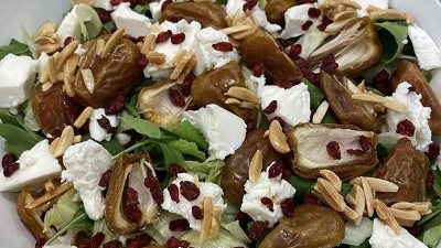 طريقة عمل سلطة الجرجير مع التمر