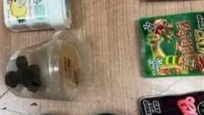 جمارك المطار تحبط محاولة تهريب عدد من أكياس الماريجوانا