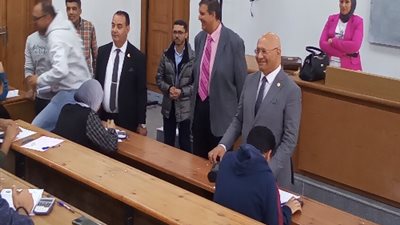 رئيس جامعة بنها يتفقد سير العملية التعليمية والامتحانات بالعبور