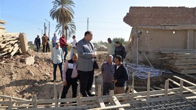 محافظ أسيوط يتفقد أعمال إنشاء مشروعات مجمع خدمات المواطنين