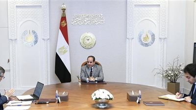 الرئيس السيسي يتابع نشاط هيئة قناة السويس