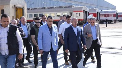 وزيرا النقل والدولة للإنتاج الحربي يتفقدان ورش كوم ابوراضي