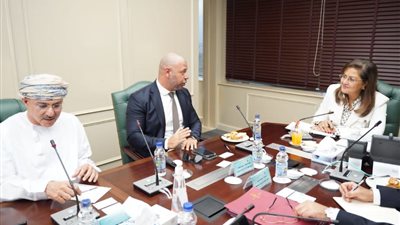 وزيرة التخطيط تناقش سبل التعاون مع شركة بورصة مسقط