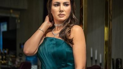 دينا فؤاد تتألق بإطلالة ملكية راقية.. وتواصل 