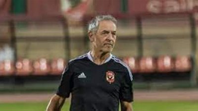 مسئولو الأهلى يسابقون الزمن لتلببية احتياجات كوبر