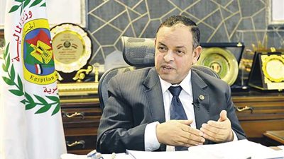 حقيقة تحصيل ضرائب على حسابات المصريين بالخارج مستوردى السيارات
