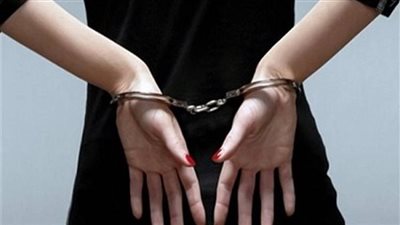 القبض على طالبة تعدت على زميلتها بـ