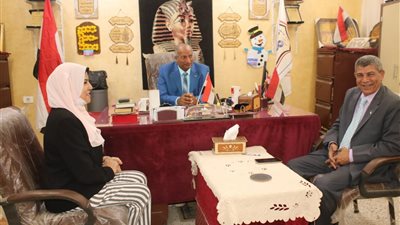 أحالة المتابعين والموجهين للتحقيق وتكريم مديرة مدرسة بالواسطى