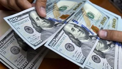 الدولار يتراجع أمام سلة عملات واليوان يصعد