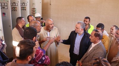 رئيس مياه أسيوط يتفقد التشغيل التجريبي الجزئي لمحطة صرف الزاوية