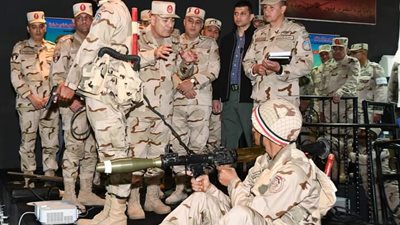 الفريق أسامة عسكر رئيس الأركان يشهد المرحلة الرئيسية لمشروع مراكز القيادة الخارجى 