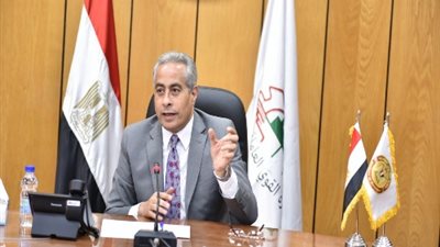 تَواصُل مع 