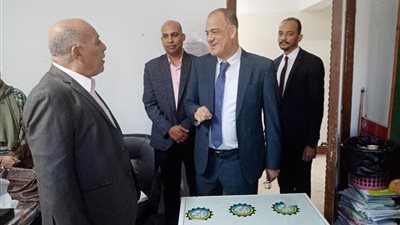 مدير تعليم الإسماعيلية يبدأ مهام عمله بلقاء العاملين وتفقد الديوان