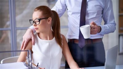 مسح يؤكد انتشار العنف والتحرش الجنسي في أماكن العمل