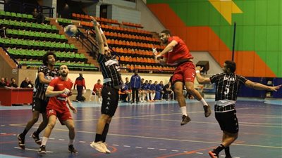 رجال يد الأهلي يفوز على جزيرة الورد 37-16 في الدورى