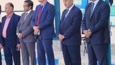 مدير تعليم الإسماعيلية يشهد طابور الصباح ويؤدي تحية العلم مع الطلاب