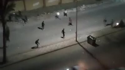 اشتباك المهربين مع العساكر أمام البحيرة في بورسعيد.. بالفيديو