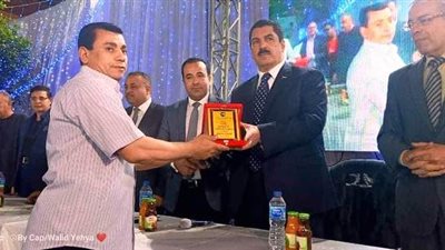 تكريم حفظة القرأن فى المسابقة الكبري بمركز طوخ.. بالصور