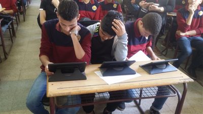 3 مدارس فقط تؤدي إمتحانات أولي ثانوي بالتابلت بالقليوبية