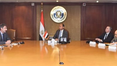 نصار يبحث مع وفد 