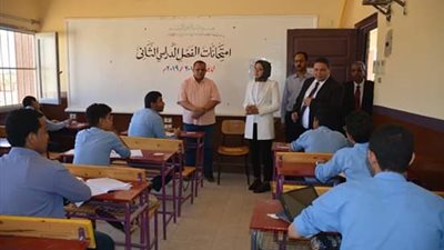 69.8 % من طلبة الوادي الجديد أدوا امتحان العربي بالتابلت