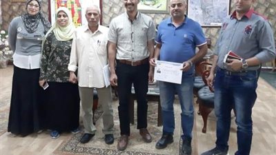 عبدالرؤوف الغيطى يكرم الموظف المثالى بجهاز الشروق.. بالصور