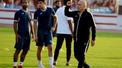 محاضرة فنية للاعبي الزمالك بفندق الإقامة