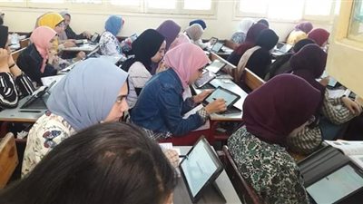 وكيل تعليم البحيرة .. نسبة الأداء الإلكترونى لطلاب الصف الاول الثانوى البحيرة 83%..صور