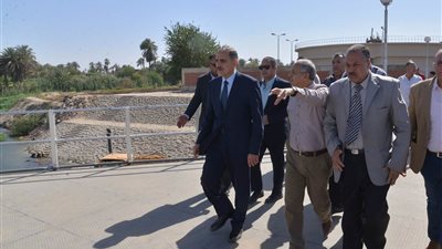 محافظ أسيوط يتفقد محطة مياه ديروط العملاقة بقرية شلش ويتابع تشغيل المرحلة الأولى من المحطة
