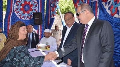 محافظ الغربية٠٠ 250 ألف جنية لقرية كوم على بقطور ضمن أعمال مبادرة حياه كريمة بالصور
