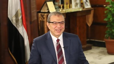 القوى العاملة: اتفاقية عمل جماعية يستفيد منها 830 عاملًا بإحدى الفنادق الكبري